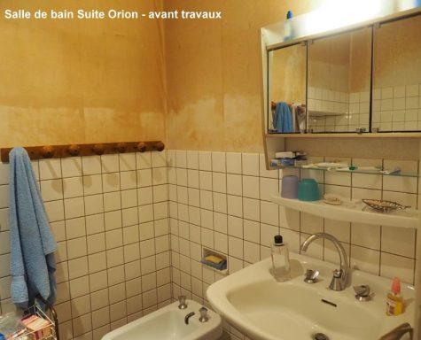 Un baño de la casa rural antes